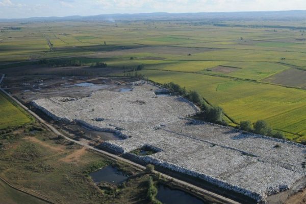El Juzgado Contencioso paraliza el vertido de las balas de basura en el vaso del CTR