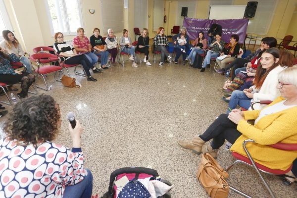 06 Irene Montero, portavoz de Unidos Podemos en el Congreso de los Diputados, y la diputada por León, Ana Marcello, se reúnen con colectivos de mujeres precariadas en Villaquilambre (León)